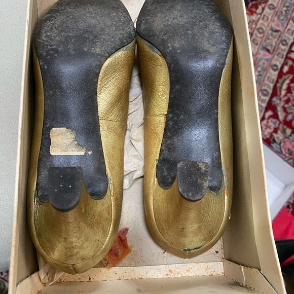 Vintage gold heels by Red Cross shoes in size 7 - Picture 4 of 4